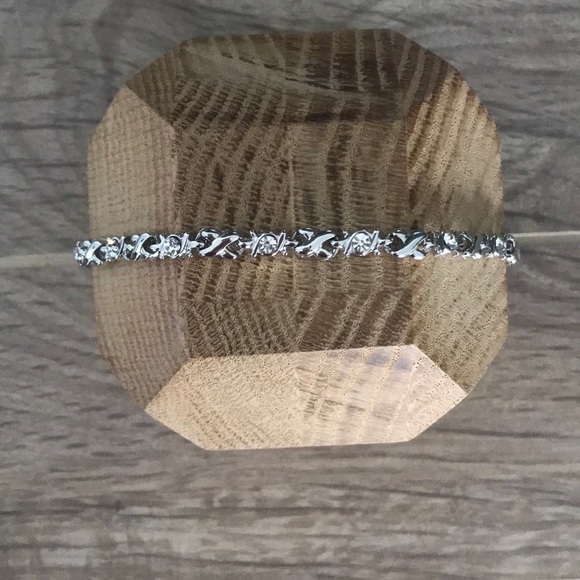 Crystal stone embellished bracelet - Picture 5 of 6